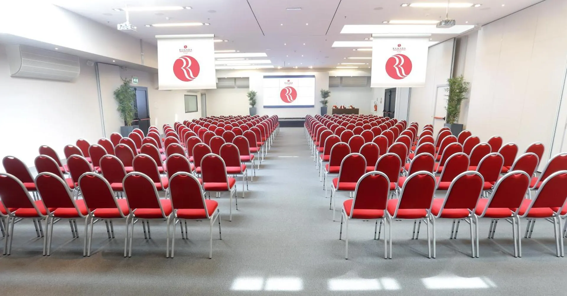 Ramada Plaza By Wyndham Milano Otel İtalya